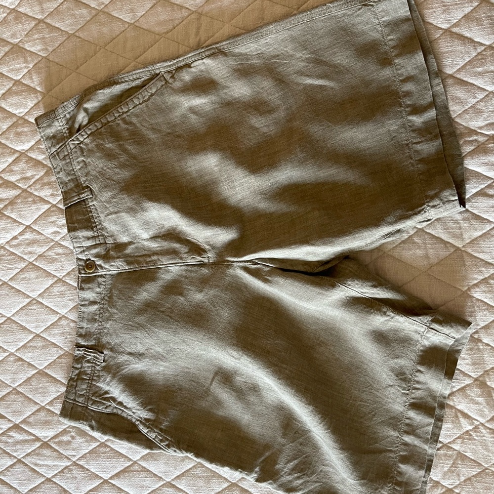 Men’s Banana Republic linen shorts size 36